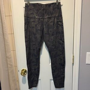 Alexo Athletics Women's Concealed Carry Leggings - Gray Snake Skin